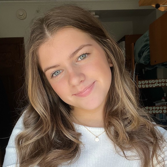 Meet your Posher, Taylor - Picture 1 of 1